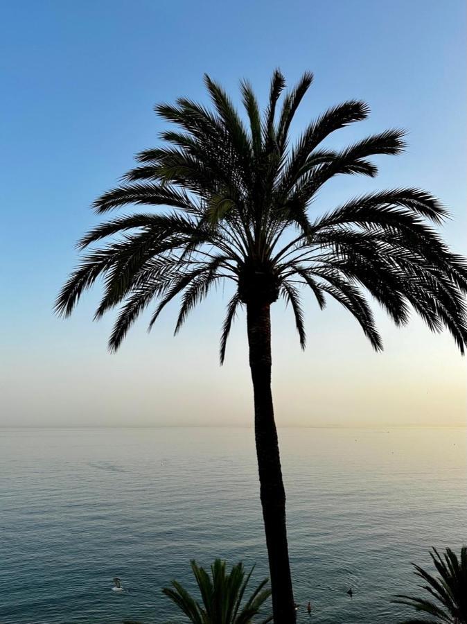 Marbella Beachfront Apartment Exteriör bild