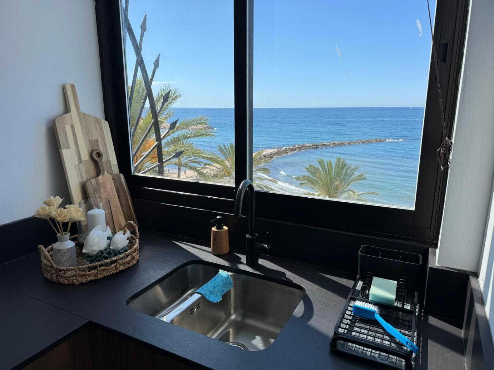 Marbella Beachfront Apartment Exteriör bild