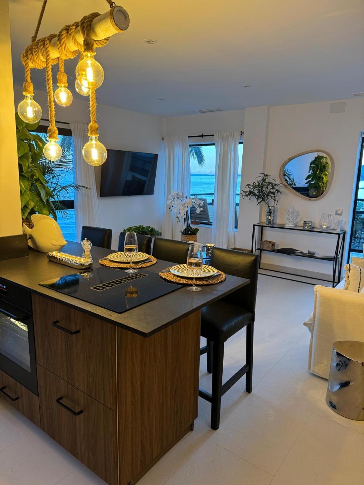 Marbella Beachfront Apartment Exteriör bild